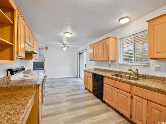 2070 E Debeers Dr, Sandy, UT 84093 — photo 2