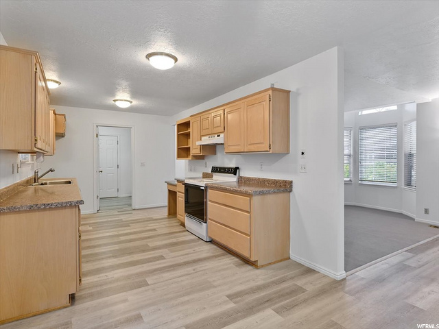 2070 E Debeers Dr, Sandy, UT 84093 — photo 3