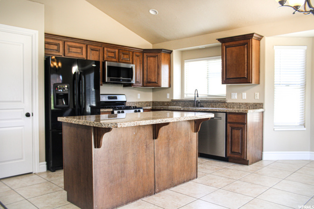 2368 N Cranefield Rd, Clearfield, UT 84015 — photo 2
