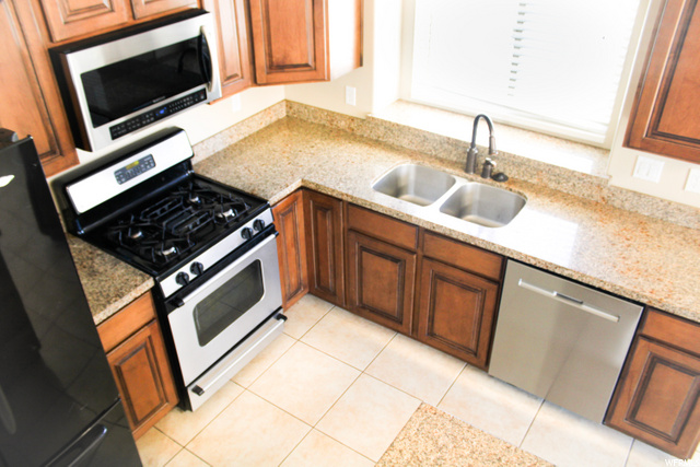 2368 N Cranefield Rd, Clearfield, UT 84015 — photo 3