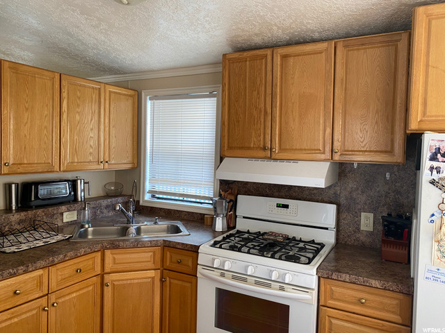 8 Lakeview Dr, Layton, UT 84041 — photo 5