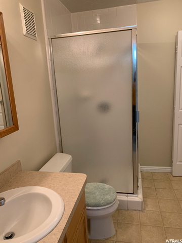 Bathroom 2 with Laundry