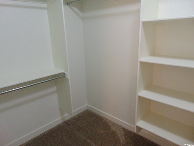Huge walkin Closet