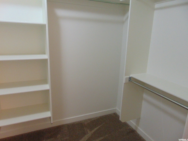 Huge walkin Closet
