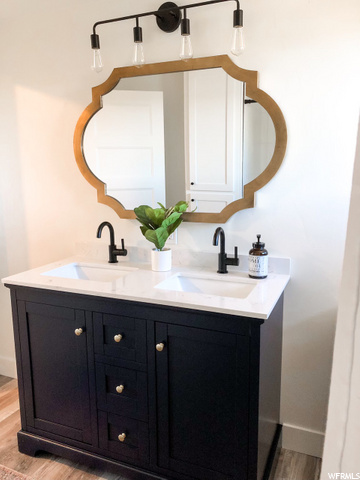 2nd Level: Full Bathroom.