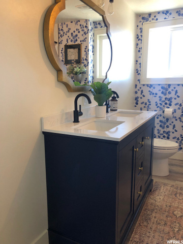 2nd Level: Bathroom
