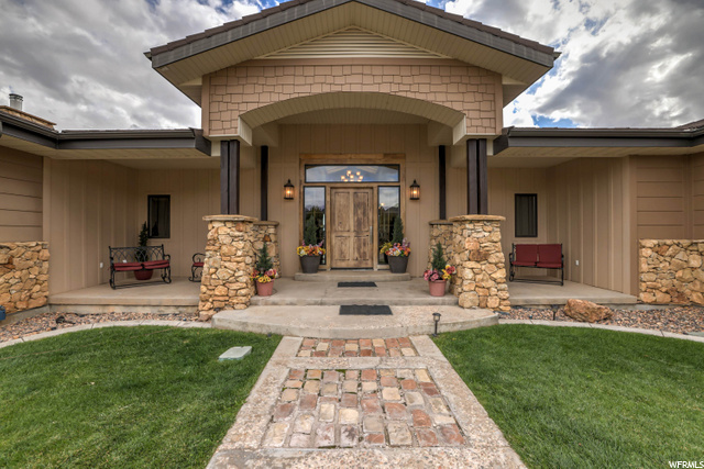 658 N Harmony Dr, New Harmony, UT 84757 — photo 2