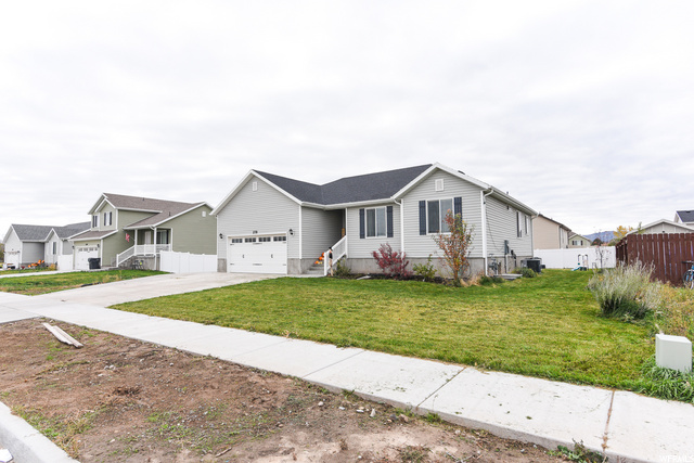 278 E Cherry St, Grantsville, UT 84029 — photo 4