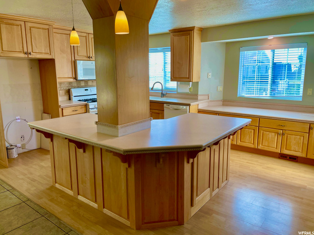 2079 N Sunset Dr, Layton, UT 84041 — photo 7