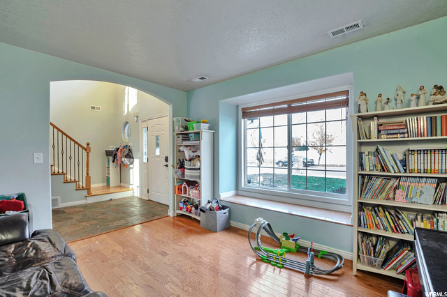 833 N Mountain View Rd, Centerville, UT 84014 — photo 3