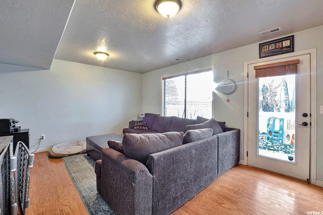833 N Mountain View Rd, Centerville, UT 84014 — photo 4