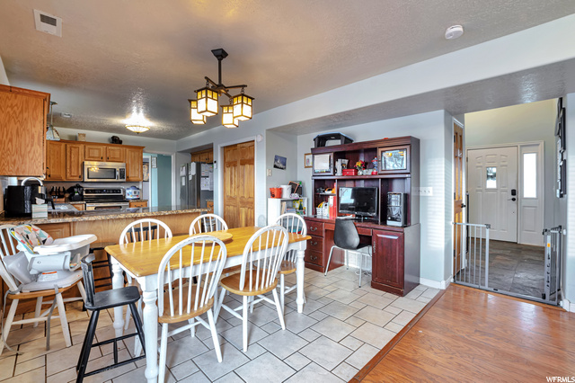 833 N Mountain View Rd, Centerville, UT 84014 — photo 5
