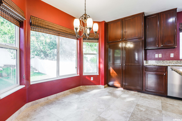 Breakfast nook/dining
