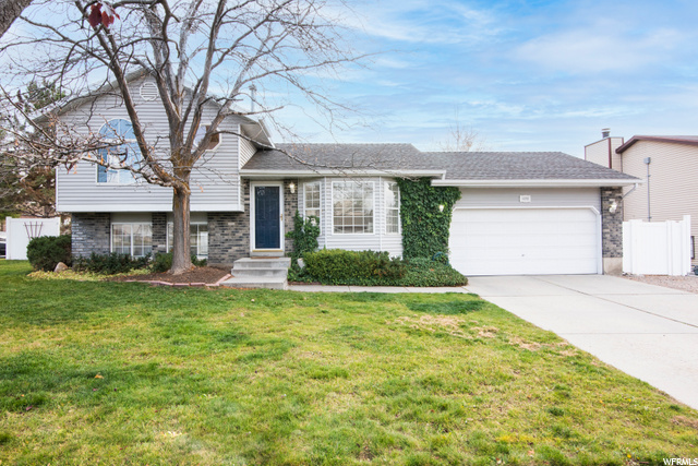 1272 E Sandy Ridge Dr, Sandy, UT 84094