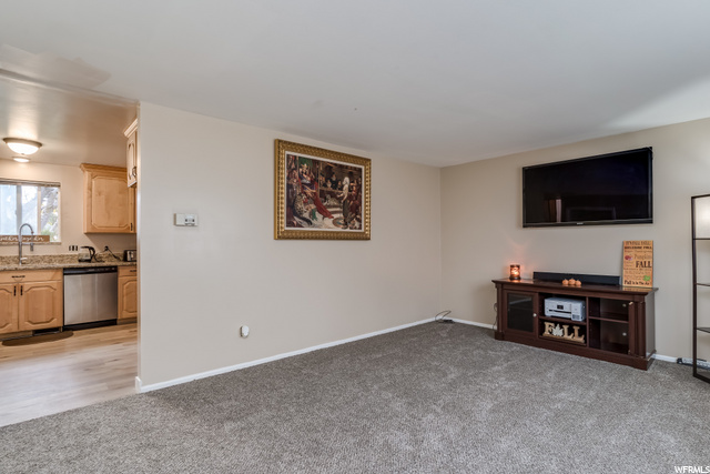 607 W 1750 N, Clinton, UT 84015 — photo 2
