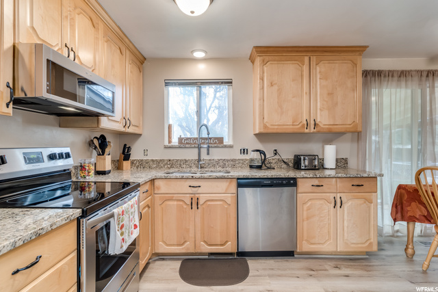 607 W 1750 N, Clinton, UT 84015 — photo 6