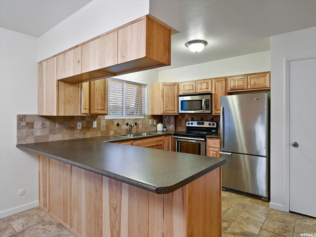 7916 S 860 E, Sandy, UT 84094 — photo 4