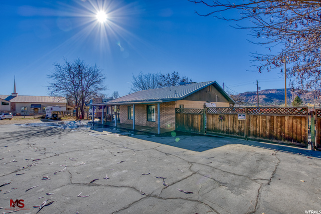 484 S 100 E, Kanab, UT 84741 — photo 7