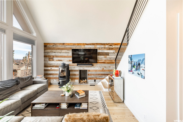 200 Parkview