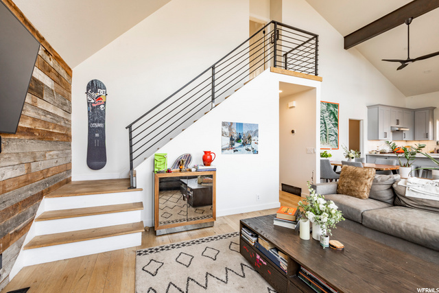 200 Parkview