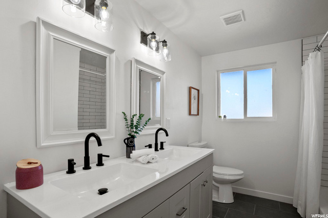 Upstairs bathroom 1