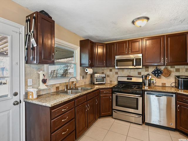 22 S Villa Dr, Clearfield, UT 84015 — photo 7