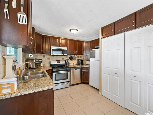 22 S Villa Dr, Clearfield, UT 84015 — photo 6