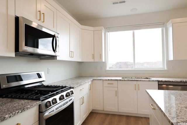 664 E 1150 S, Hyrum, UT 84319 — photo 2