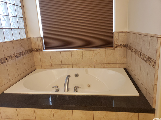 Jetted tub