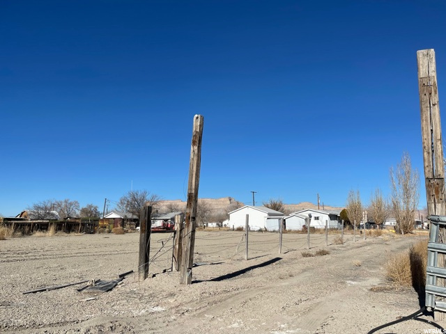 320 E Kings Ln E, Green River, UT 84525 — photo 2