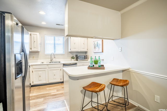 Over head cabinets for extra storage.