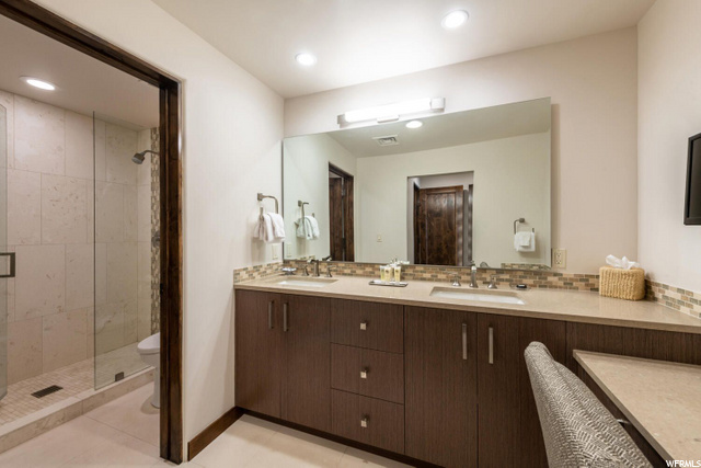 Primary Suite Bathroom