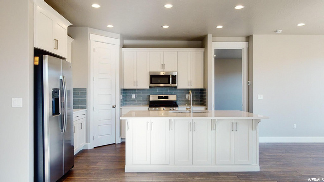 Kitchen and Bar area
