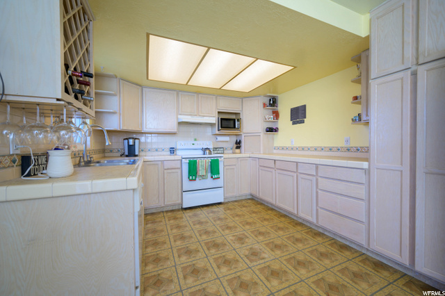 5653 S 4050 W, Roy, UT 84067 — photo 8