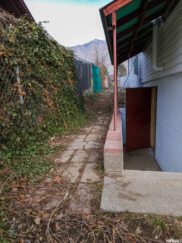 Entry to the attached shop/storage room