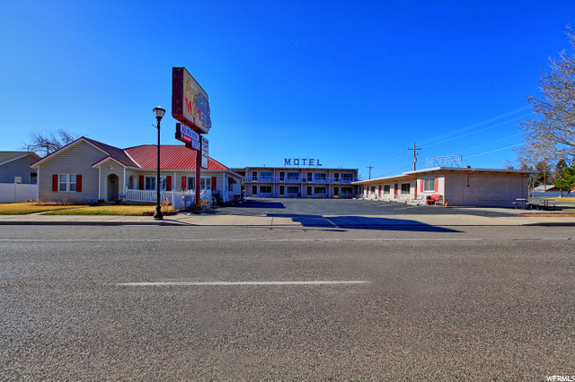 132 E Center St, Panguitch, UT 84759 — photo 2