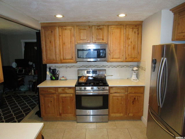 647 E Maple St S, Clearfield, UT 84015 — photo 6
