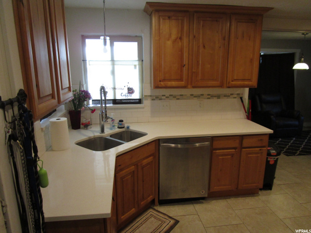 647 E Maple St S, Clearfield, UT 84015 — photo 4