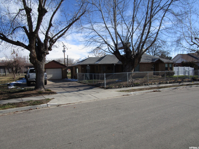 647 E Maple St S, Clearfield, UT 84015 — photo 2