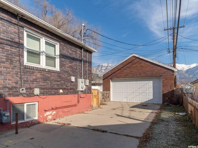 Detached Garage