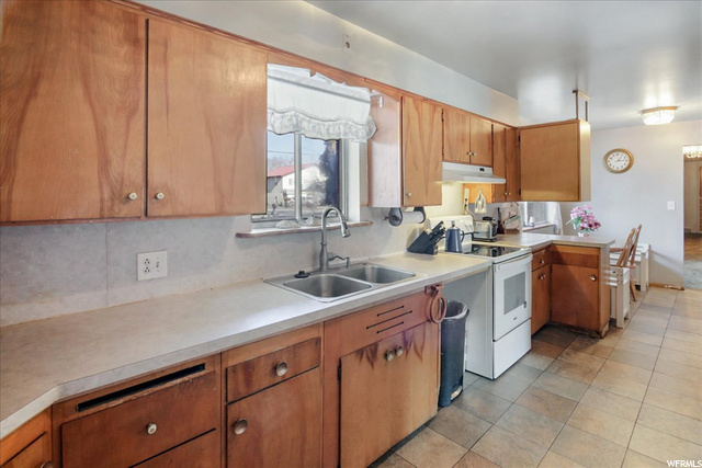 933 W 2300 N, Clinton, UT 84015 — photo 7