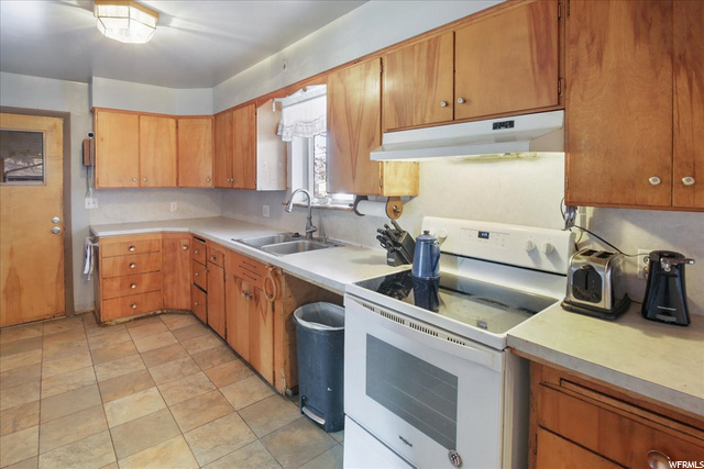 933 W 2300 N, Clinton, UT 84015 — photo 8