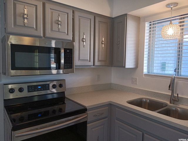 556 E Floyd Dr, Sandy, UT 84070 — photo 4