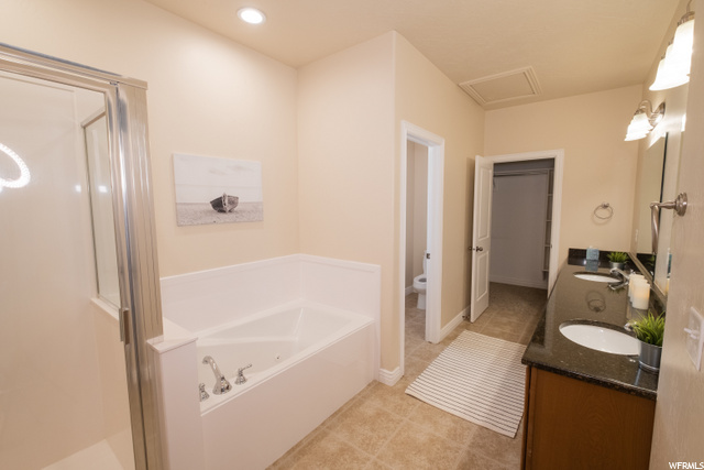 master bath with dual sinks