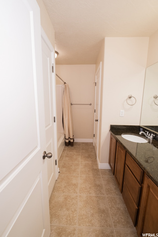 guest bath with dual sinks