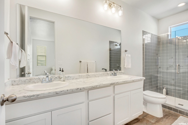 Master Bathroom - Double Sinks
