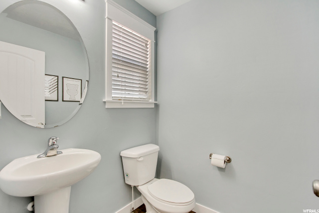 1/2 Bathroom