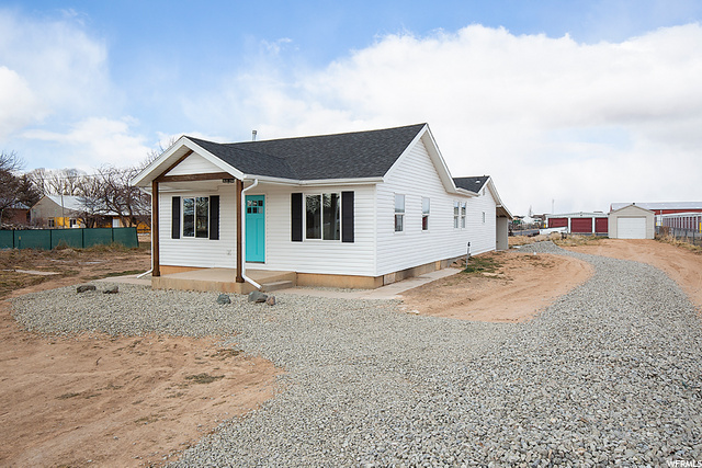 645 E Midvalley Rd, Enoch, UT 84721 — photo 2