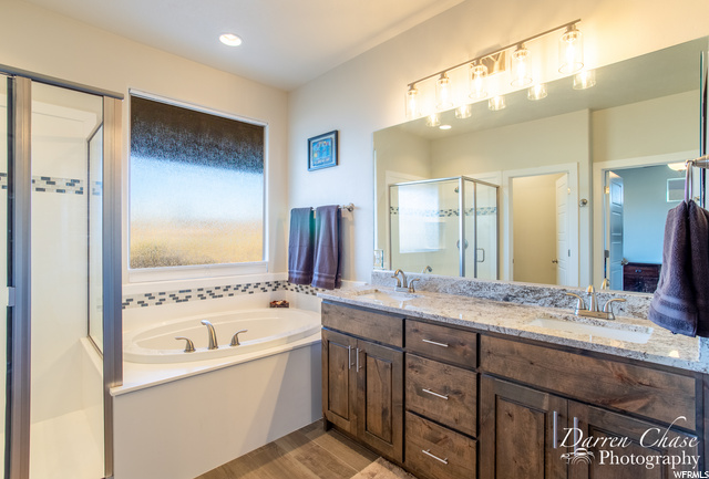 Dual sinks-Master bath