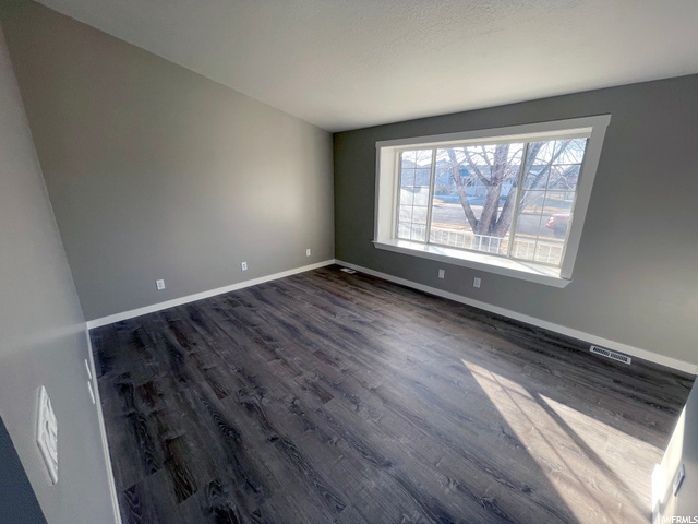 672 W 950 N, Clinton, UT 84015 — photo 8